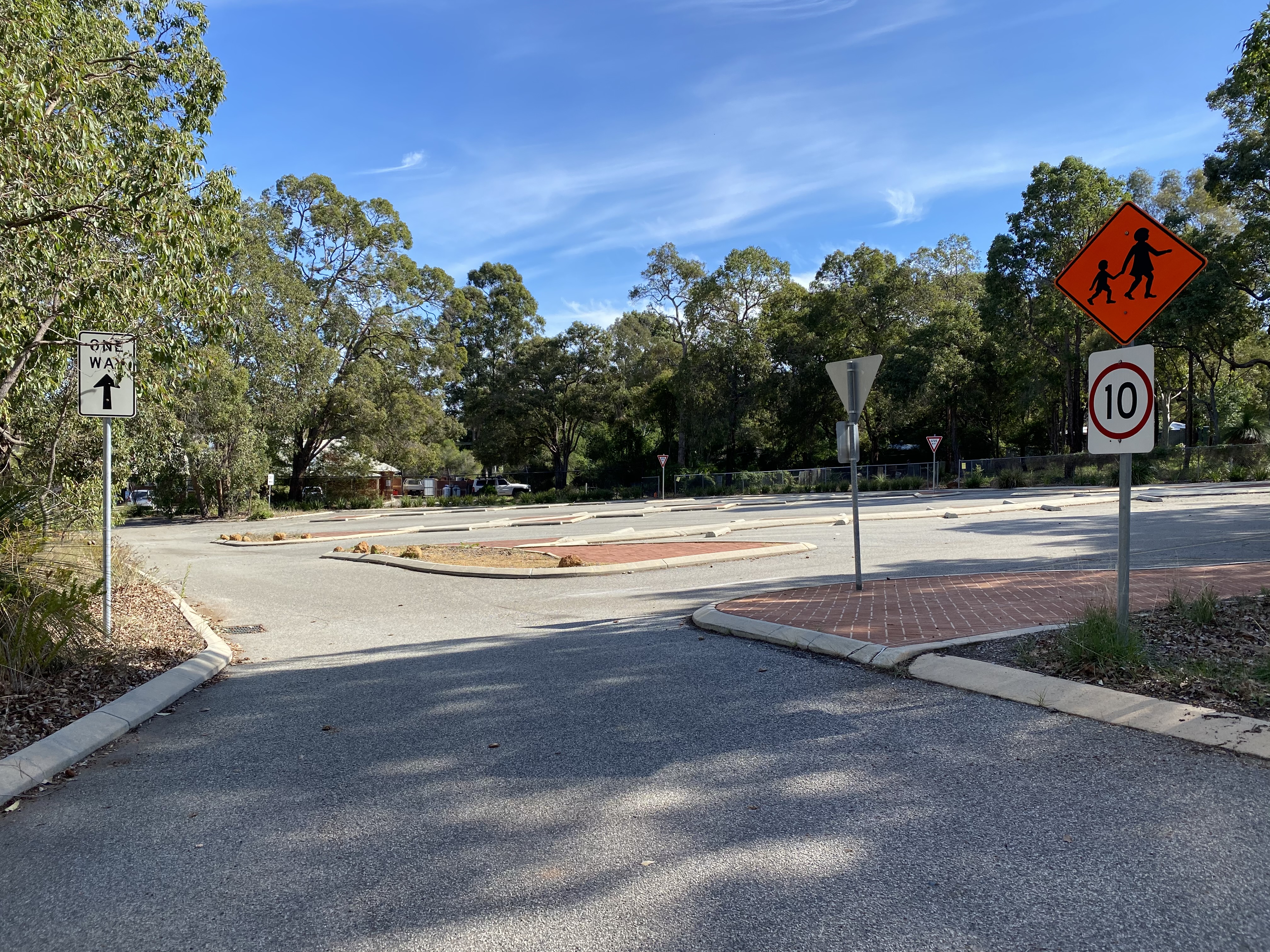 /uploaded_files/media/gallery/1589257743One Way parent carpark.jpg